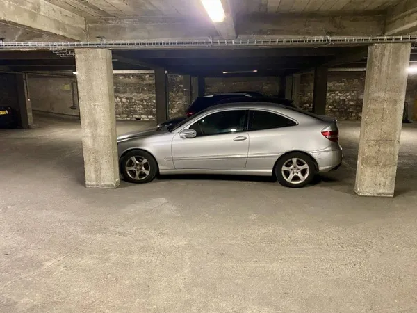 Parking 11 m²
