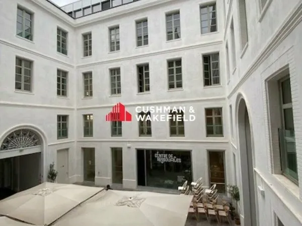 Bureau 250 m²