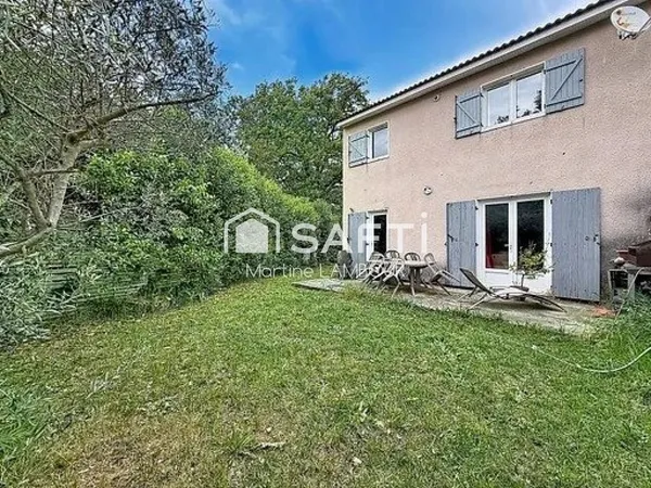 Maison T4 avec garage sur terrain de 252 m²