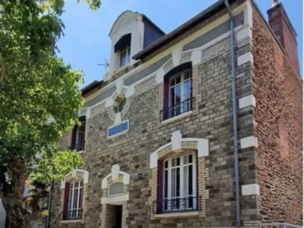 Bureau à louer : une maison année 30 que pour vous