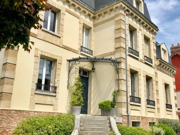 Vends Maison Centre Mantes-la-Jolie, 300m², 9 pièces, 1000m² de jardin