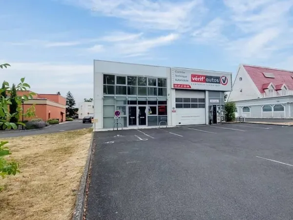 Commerce Location Poitiers  360m² 1322€
