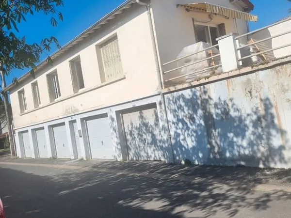 Location garage fermé 18m2 100/mois