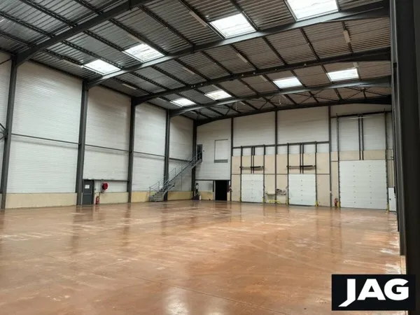Local d'activité 2755 m²