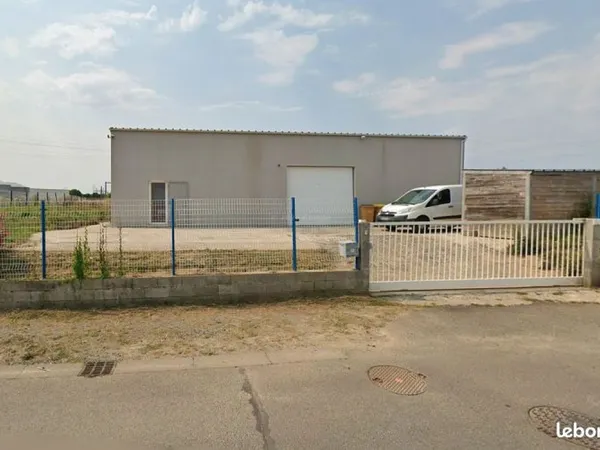 370 m2 À LOUER sur la zone de BREZILLET - Local d'activité - Commerce - Stockage - Bureau