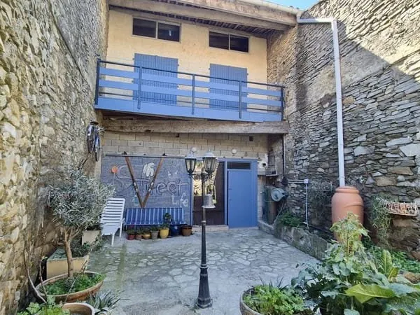 Maison de village Avec cour et garage