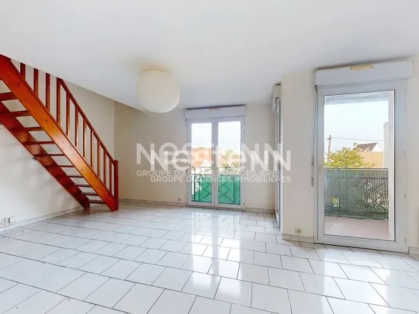 A louer à CHILLY-MAZARIN, appartement en duplex de 2 pièces avec balcon et box en sous-sol