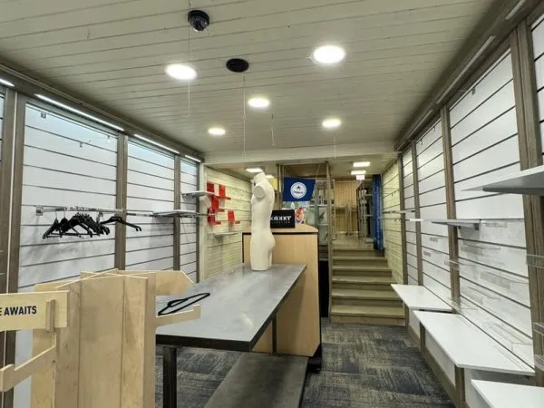 LOCAL COMMERCIAL -107 m2