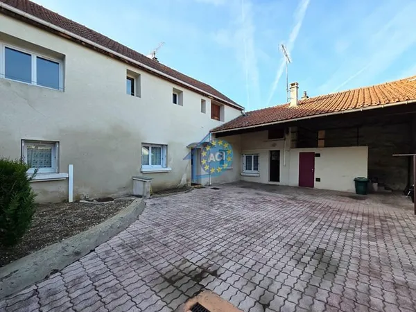 APPARTEMENT AVEC DEPENDANCE CENTRE VILLE PORCHEVILLE