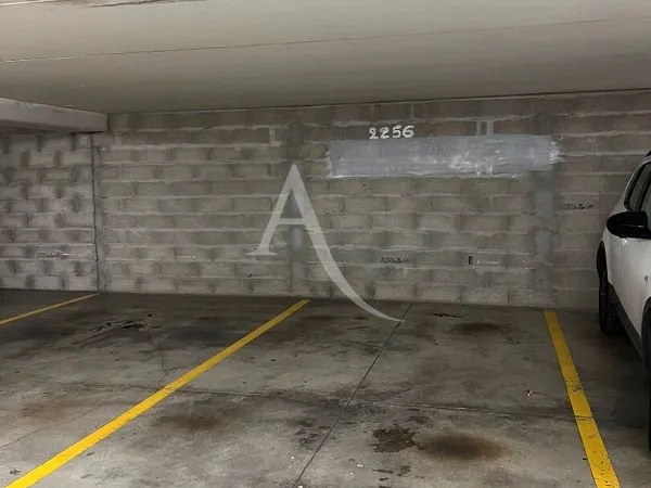 Parking/box 1 pièce SAINT MAURICE