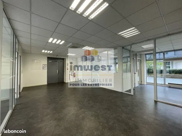 BUREAUX 176 m² RENNES