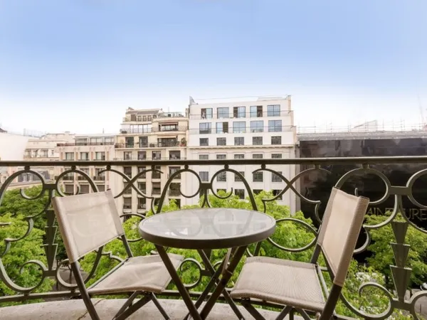 Location vide - Appartement - Paris 75008- 97 m2 - 1 chambre - Avenue Montaigne