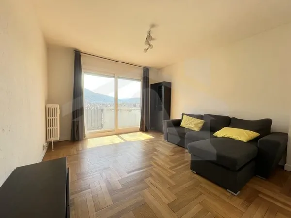 Appartement T2+C de47m2 au 6ème étage