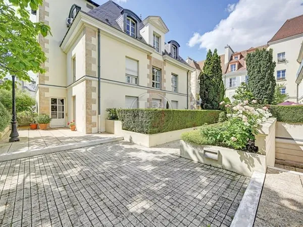 Studio meublé 30 m² - Dernier étage avec ascenseur - Hotels de G