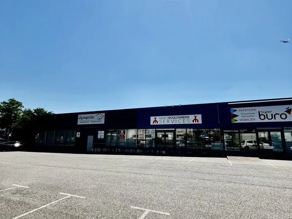 Local 760 m² Ludres