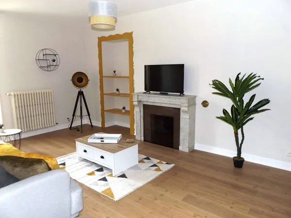 Studio 1 pièce 80 m²
