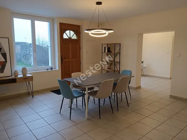 Maison dans le bourg de la Chaussaire