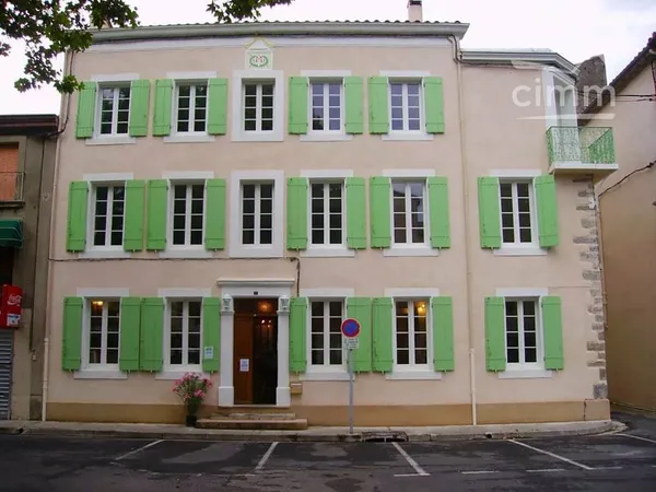 A vendre maison de caractère entièrement rénovée avec cour et garage