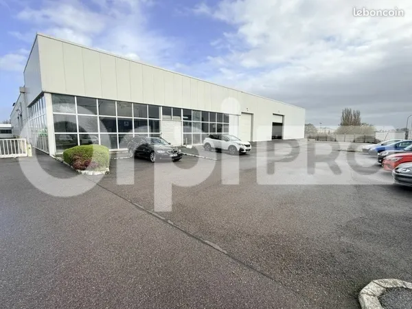 Local d'activité 2 723 m²