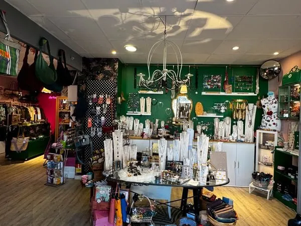 Fonds de commerce Prêt a porter féminin & Bijoux, clientèle fidèle, clé en main