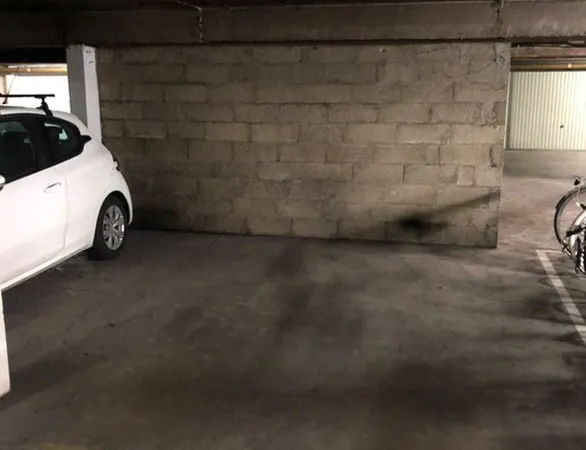 Loue parking 12m²