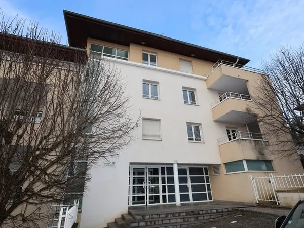 LAXOU , Au Calme Bel appartement F1 entièrement meublé de 27