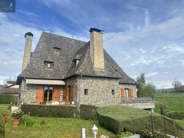 Grande Maison Auvergnate, 5 chambres, grand sous sol, sur un terrain de 2386m²