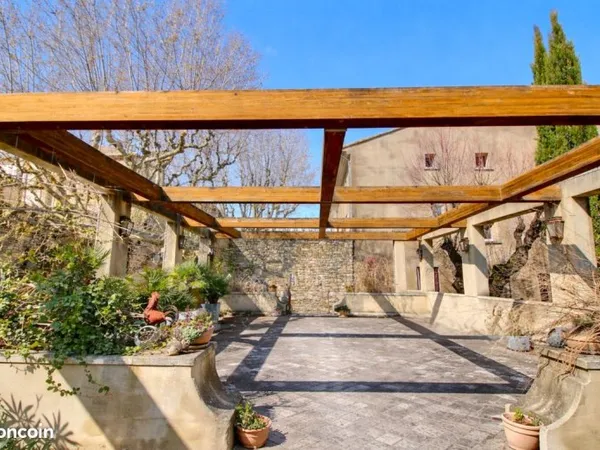 Maison 11 pièces 301 m²