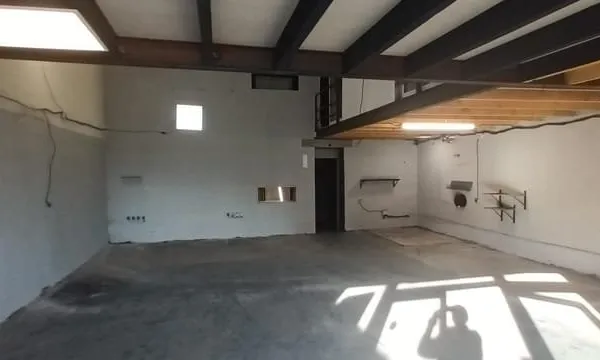 Zo,ne de Bel Air, dépôt 120 m² environ