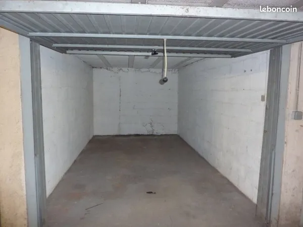 Garage fermée à louer