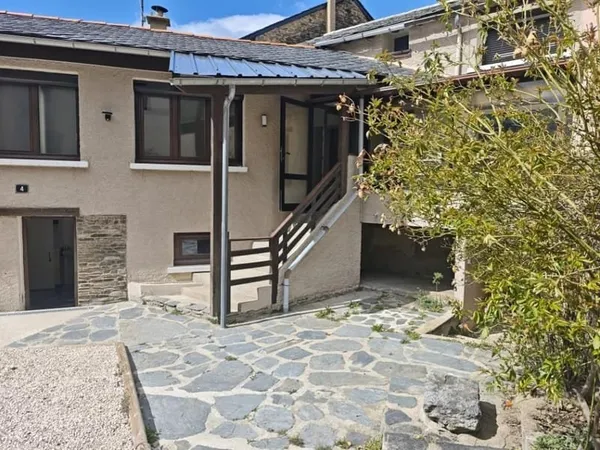 Charmante maison avec cheminée à Osséja