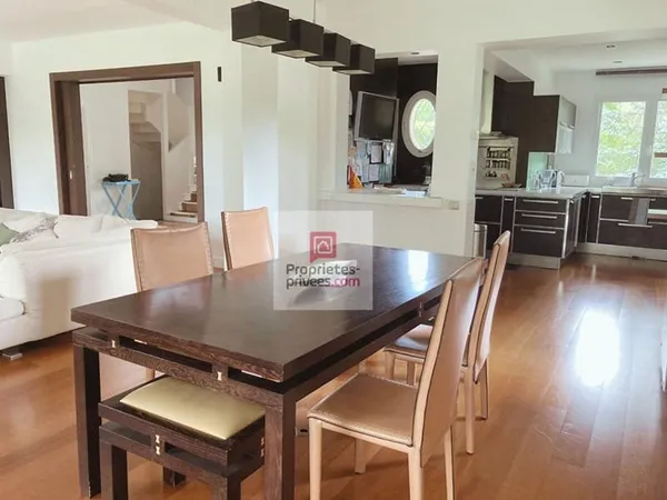 Maison Le Vesinet 220 m2 habitables (291 m2 utiles) sur terrain de 890 m2