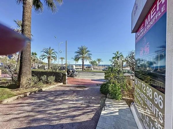 Studio en résidence en front de mer aux Sablettes - investissement idéal