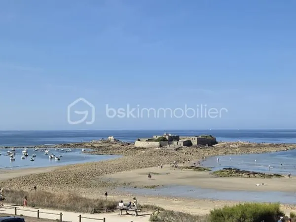 Maison en bord de mer au Fort-Bloqué à Ploemeur avec Jardin