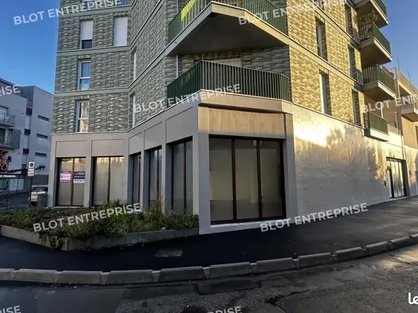Local bureaux 300 m²