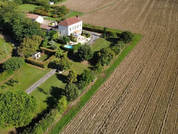 Maison 8 pièces 230 m²