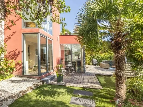 Maison 8 pièces 260 m²