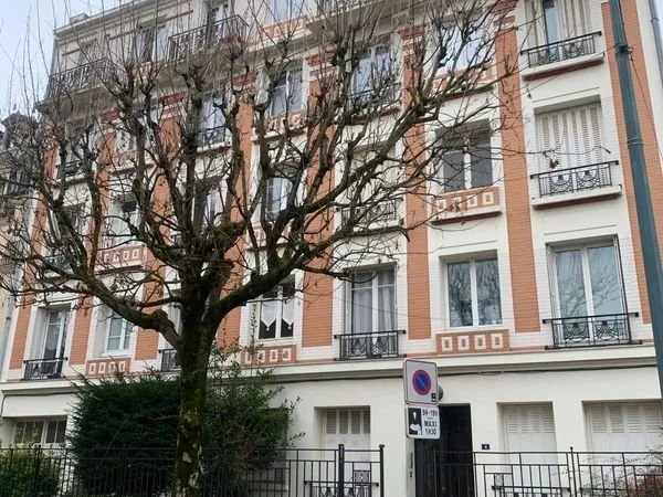 Studio 21 M2 au pied du RER A LE PARC ST MAUR - refait à neuf