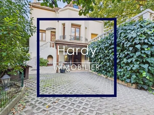 Maison 9 pièces 266 m²