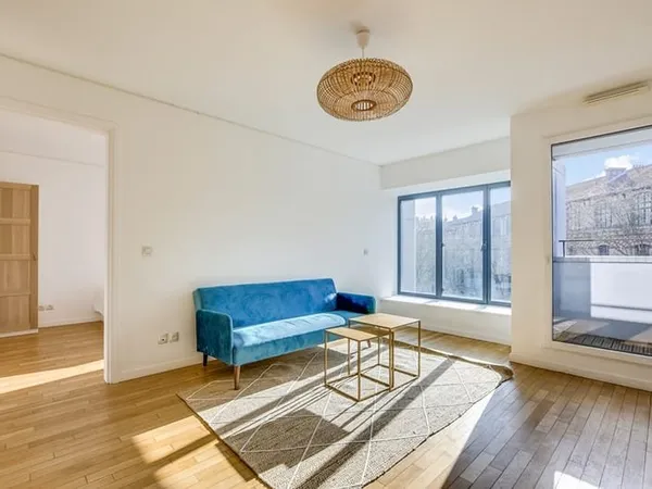 Appartement 2 pièces en étage élevé avec balcons