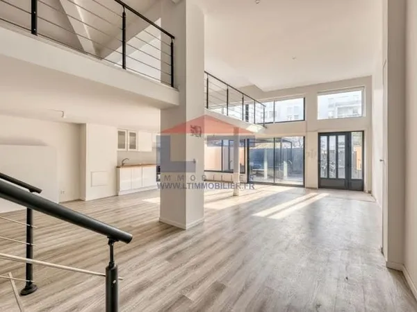 Bureaux 3 pièces 158 m²