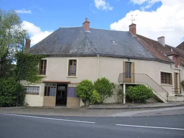 Dans un bourg à 20 minutes de Moulins