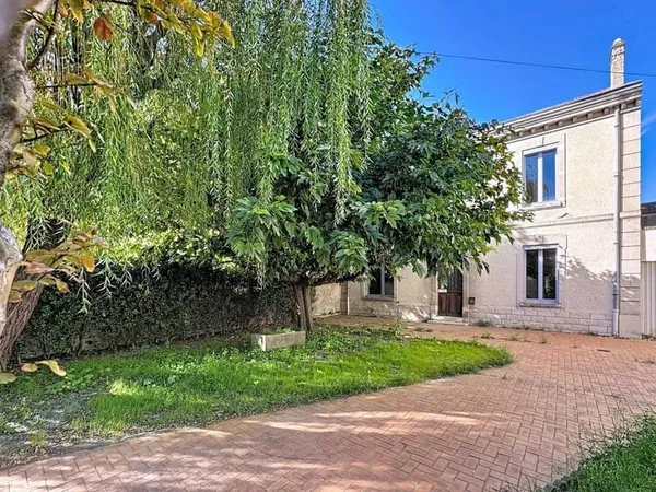Avignon Saint Ruf. Maison de ville 228m parcelle 440m garage
