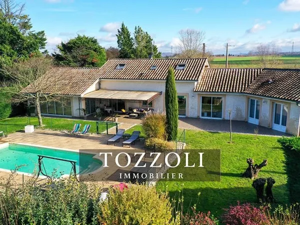 Maison Eyzin Pinet 6 pièce(s) 200 m2 utiles, 145 m2 habitables