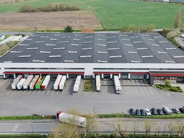Entrepôt 15500 m²