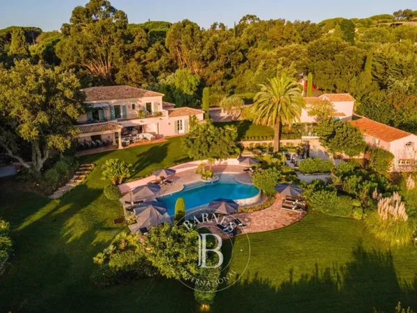 SAINT-TROPEZ - VILLA 5 CHAMBRES + STAFF - PISCINE - VUE MER
