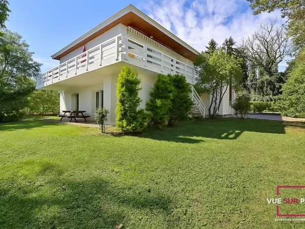 Belle maison familiale au coeur de la verdure