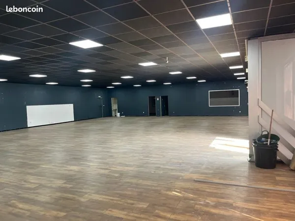Bâtiment Commercial 600m²