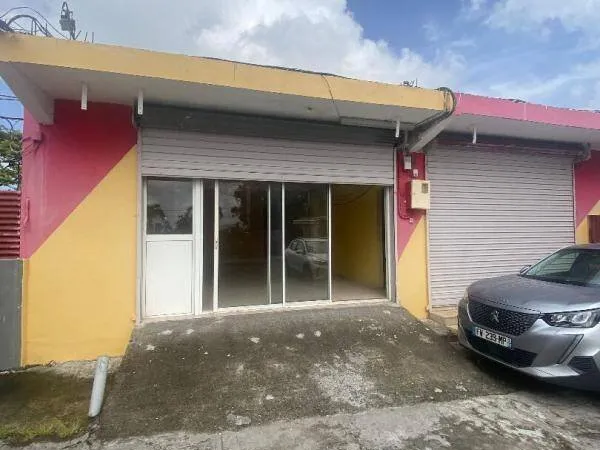 Local commercial 220 m²