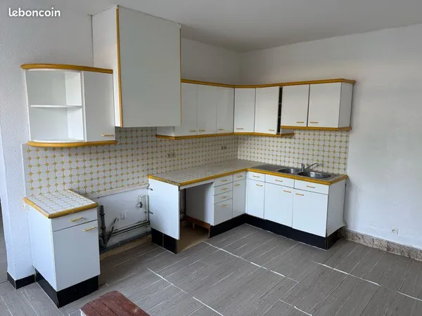 Loue maison mitoyenne sur Denain avec extérieure 760